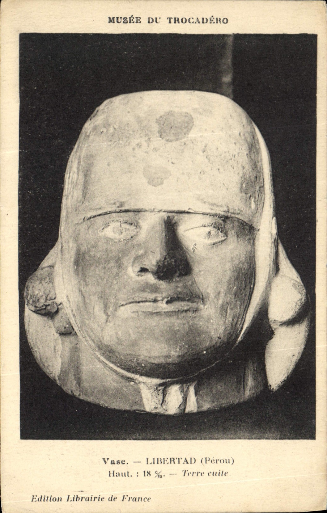 CPA Musee de Trocadero Vase Libertad Person Terre cuite 