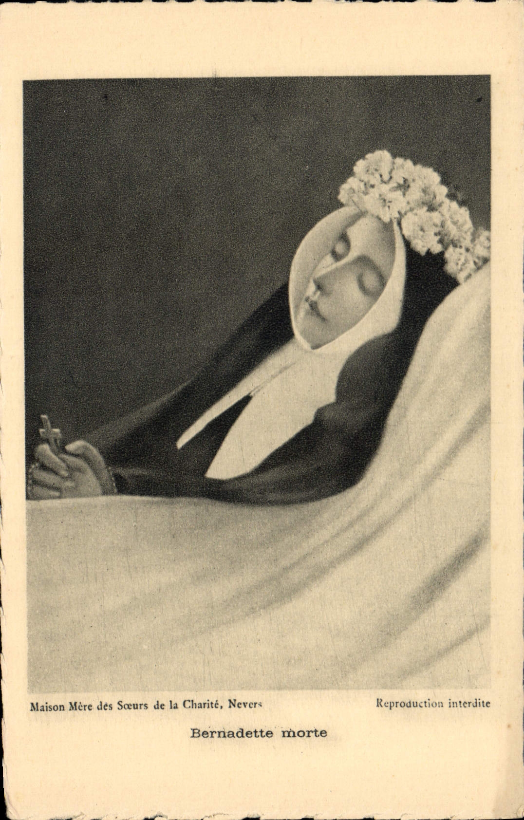 CPA Maison Mere des Soeurs de la Charite Nevers Bernadette Morte 