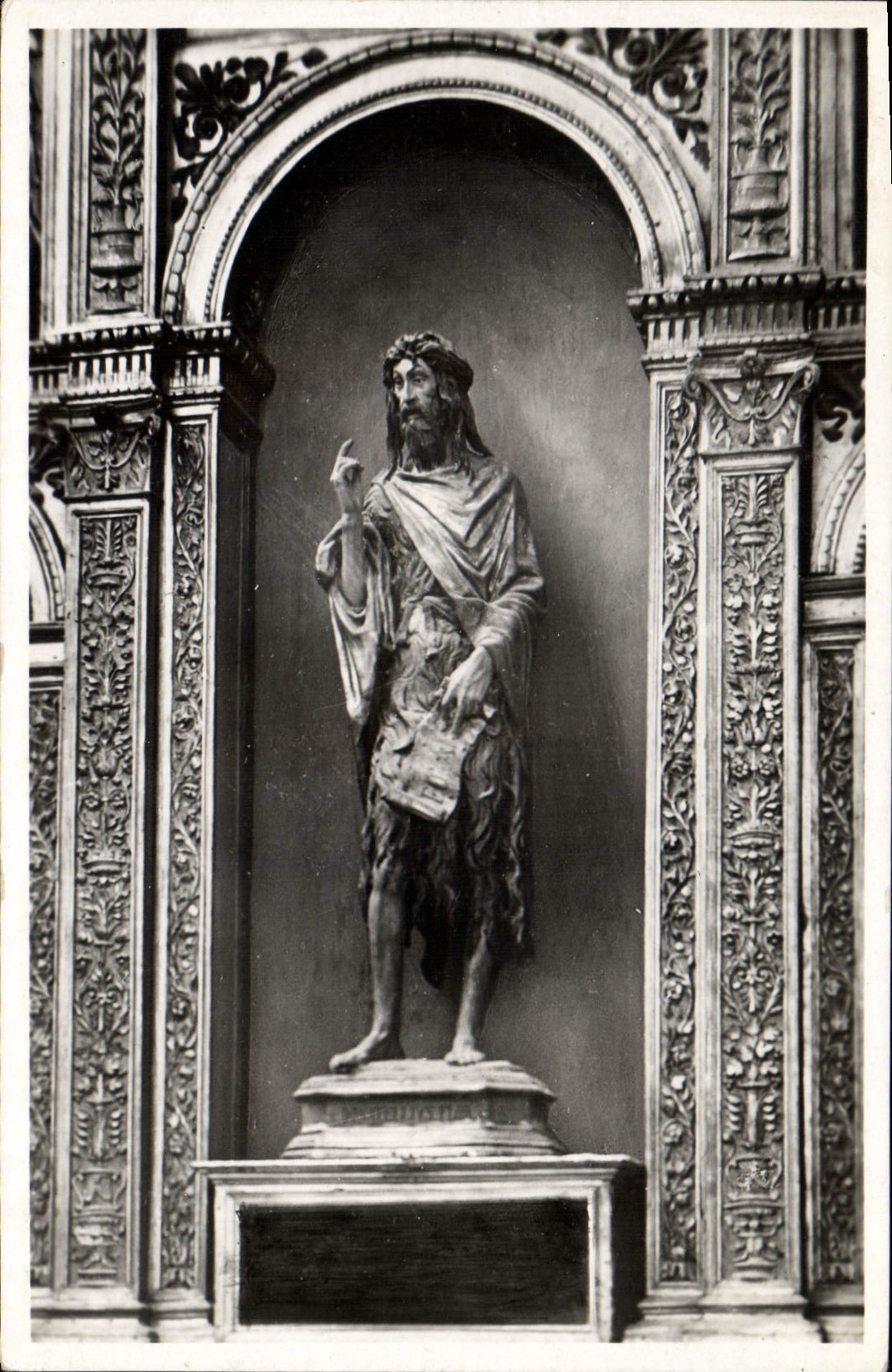CPA Venezia Basilica di S Maria Gloriosa dei Frari Donatello Statua in Legno di S Giovanni Batista 