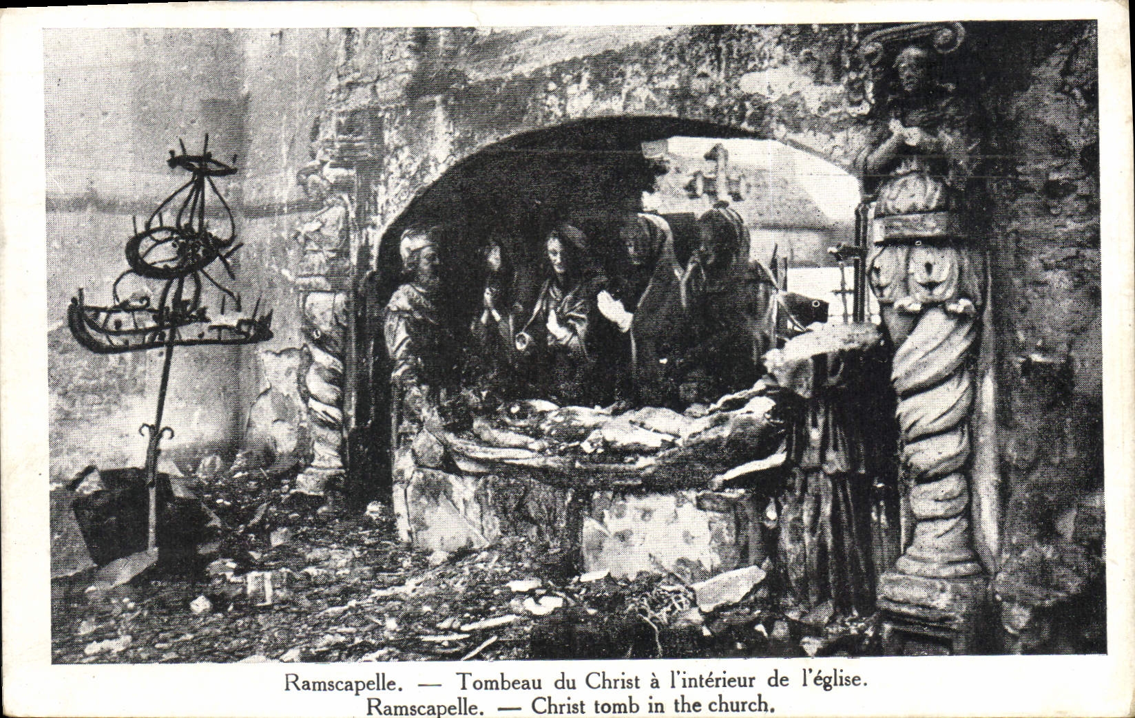 Ramscapelle — Tombeau du Christ à l'intérieur de l'église — R. P. B., Paris