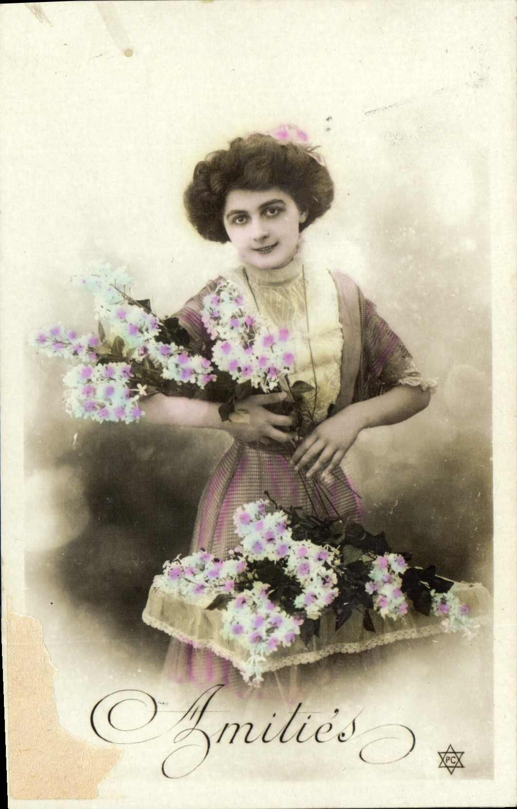 CPA Amilies Femme