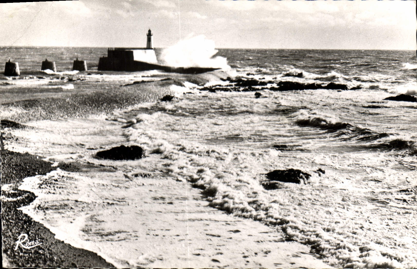 Les Sables d'Olonne (Vendée) — Le Phare de la Chaume par gros temps — Édition française