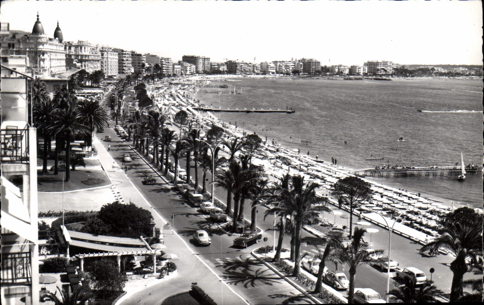 Cannes — Le Boulevard de la Croisette mit dem Carlton, dem Miramar und den neuen Gebäuden — Französische Ausgaben