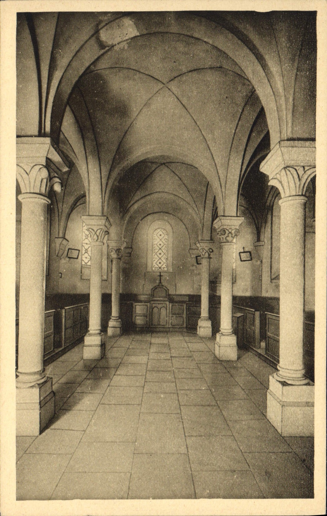 CPA Monastere de Ste Marie de la Pierre Qui Vire Yonne La Crypte Principale 