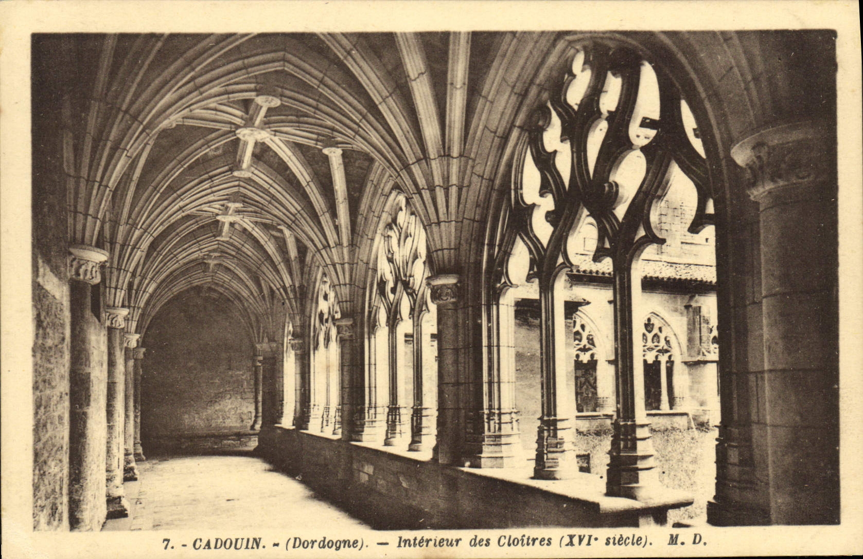 Cadouin — Intérieur des Cloîtres (XVIe siècle) — M. D.