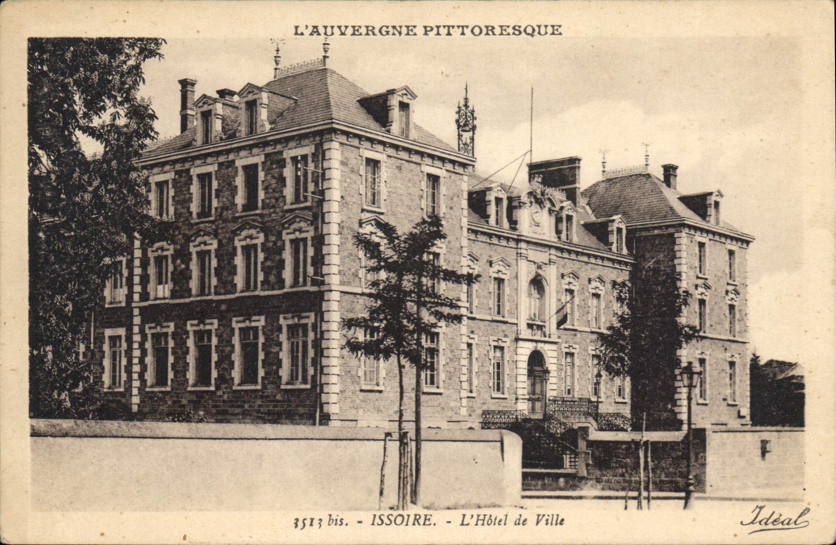 CPA L'Auvergne Pittoresque Issoire L'Hotel de Ville 