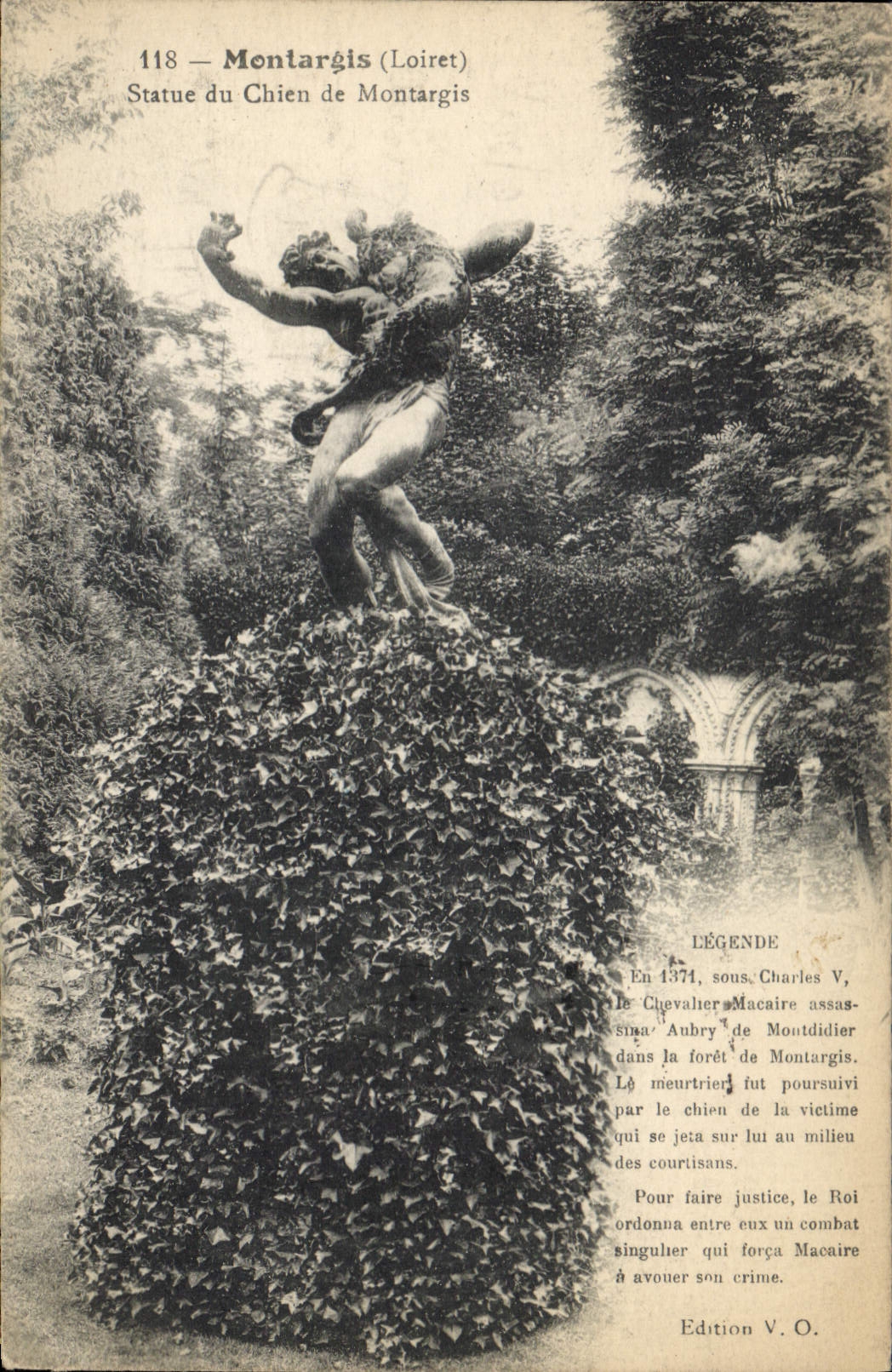 CPA Montargis Loiret Statue du Chien de Montargis 