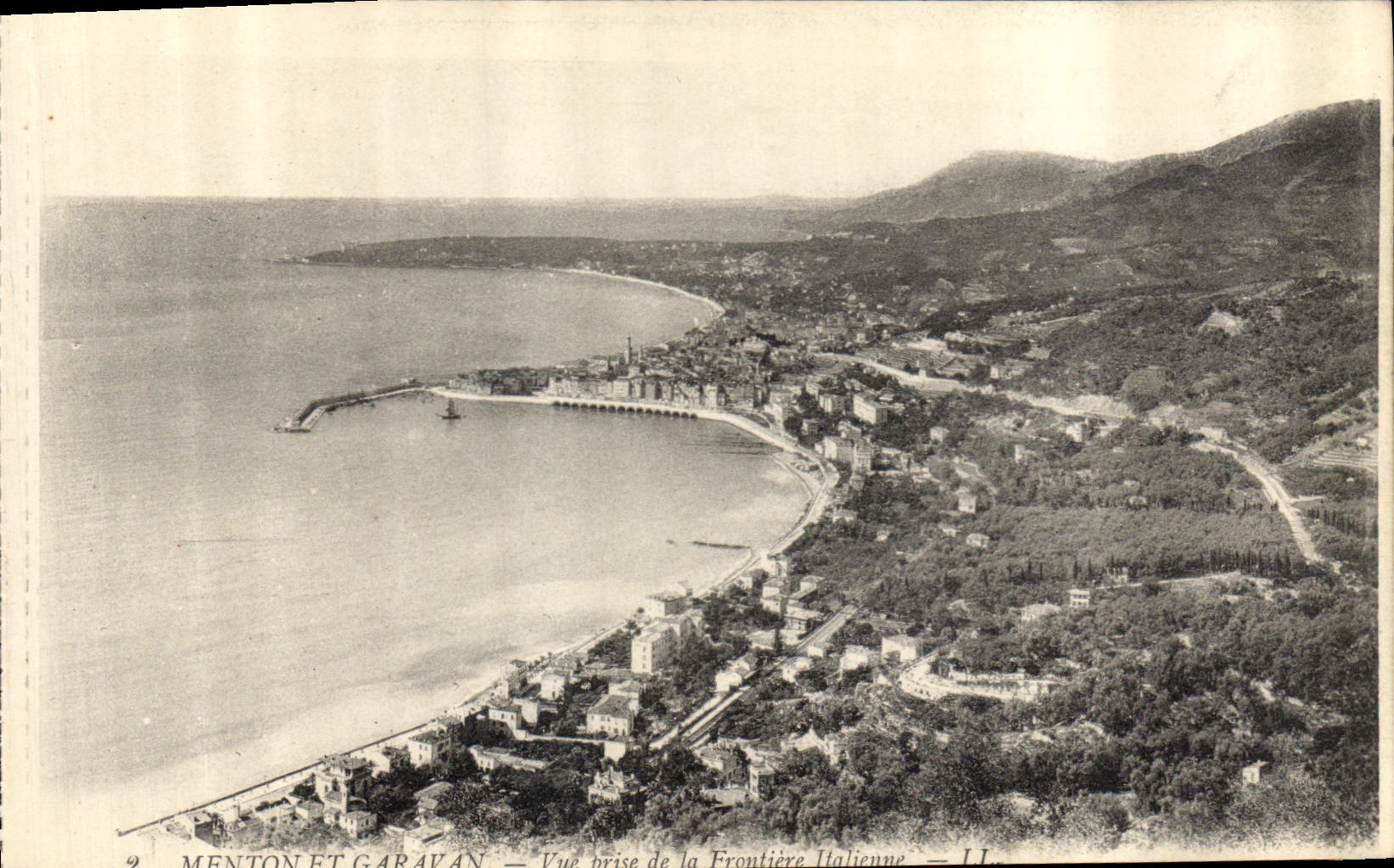 CPA Menton et Garavan Vue prise de la Frontiere Italienne 