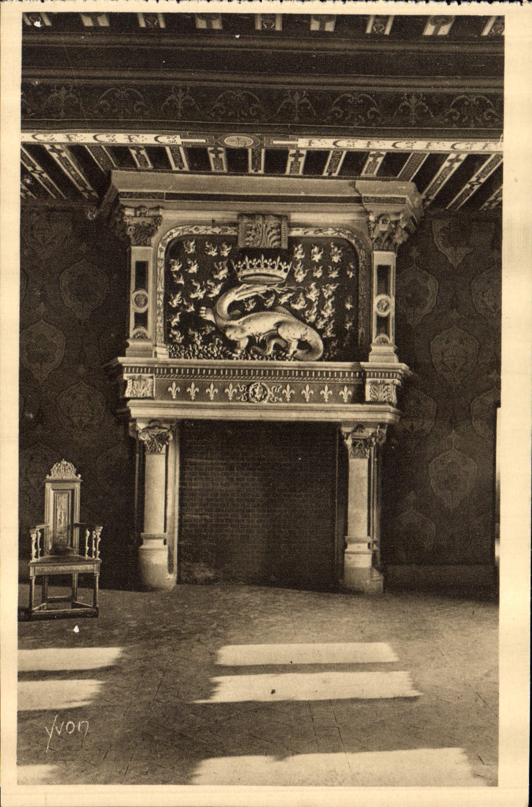 Château de Blois — Cheminée de la Salamandre — Emblème de François Ier