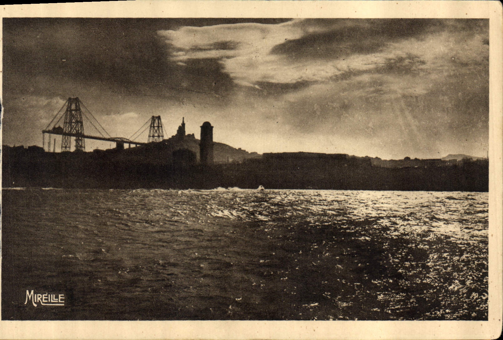 Coucher de soleil sur l'entrée du Vieux Port — Marseille — Mireille
