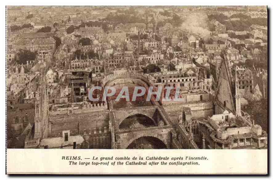 CPA Reims Le grand comble de la Cathedrale apres l'incendie 