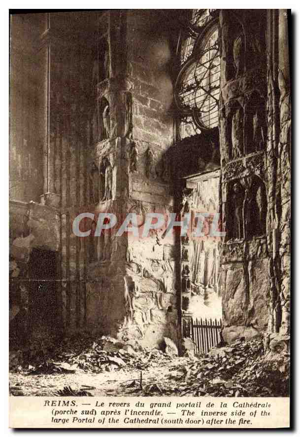 CPA Reims Le revers du grand portail de la Cathedrale porche sud apres l'incendie 