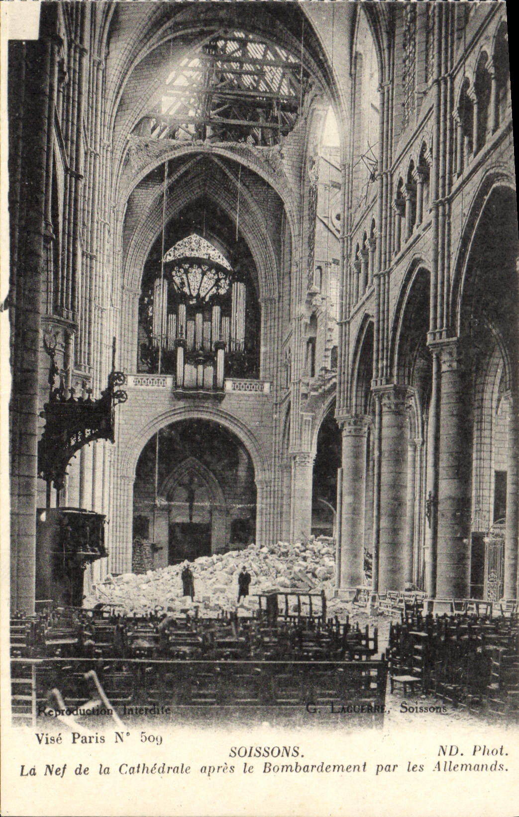 La Nef de la Cathédrale après le Bombardement par les Allemands — Soissons — G. Laguerre, Soissons