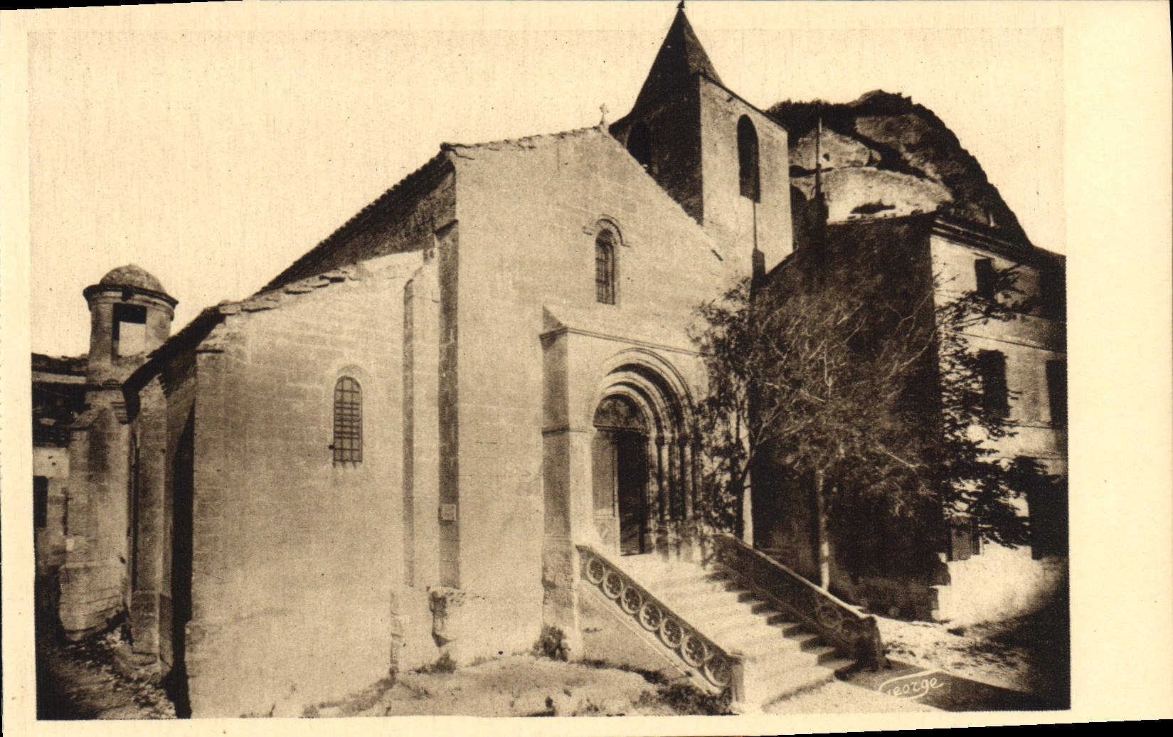Les Baux - Église Saint-Vincent — vestiges des XIIe, XIVe et XVIe siècles — J. George, n°410