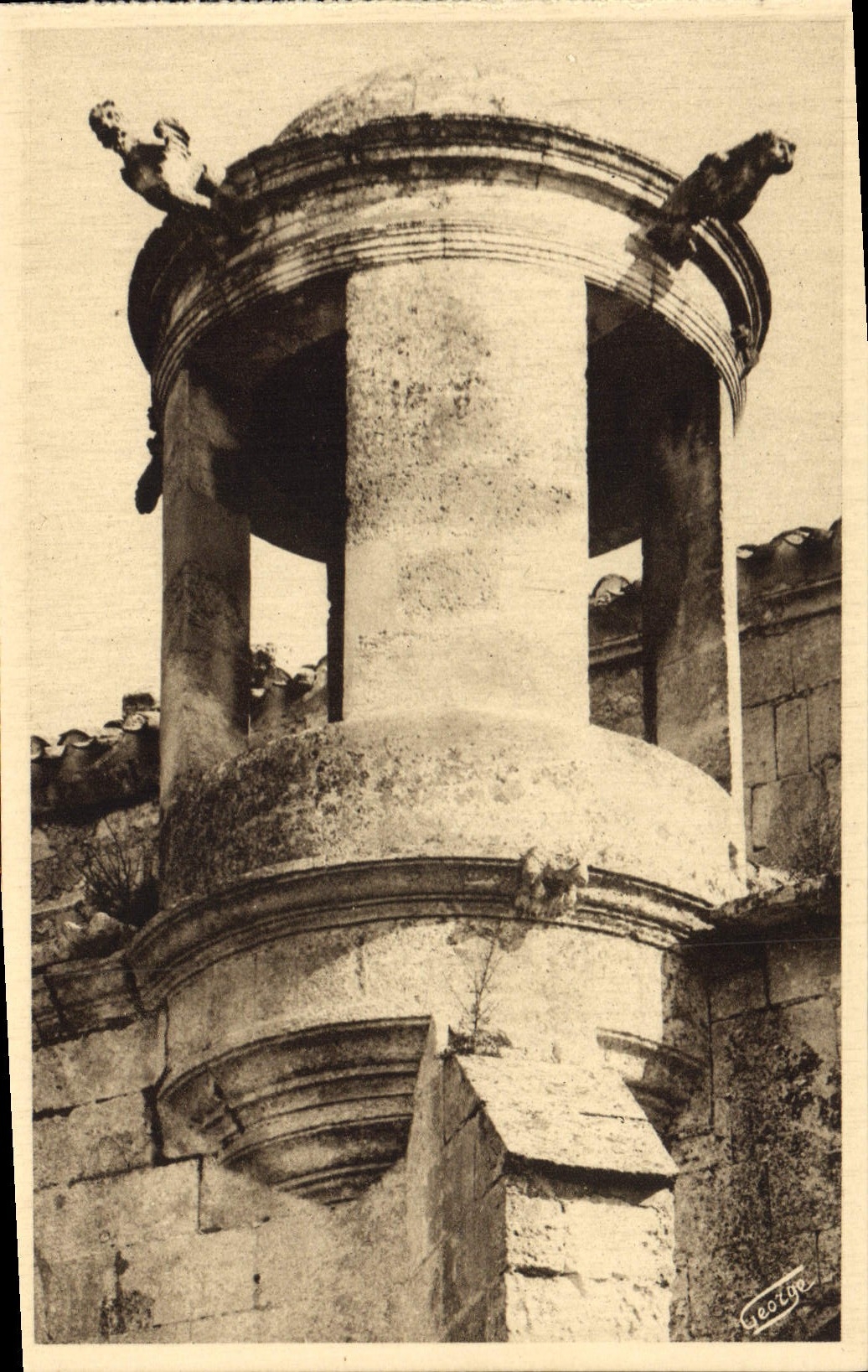 Les Baux - Lanterne des Morts — éditeur J. George, n° 420
