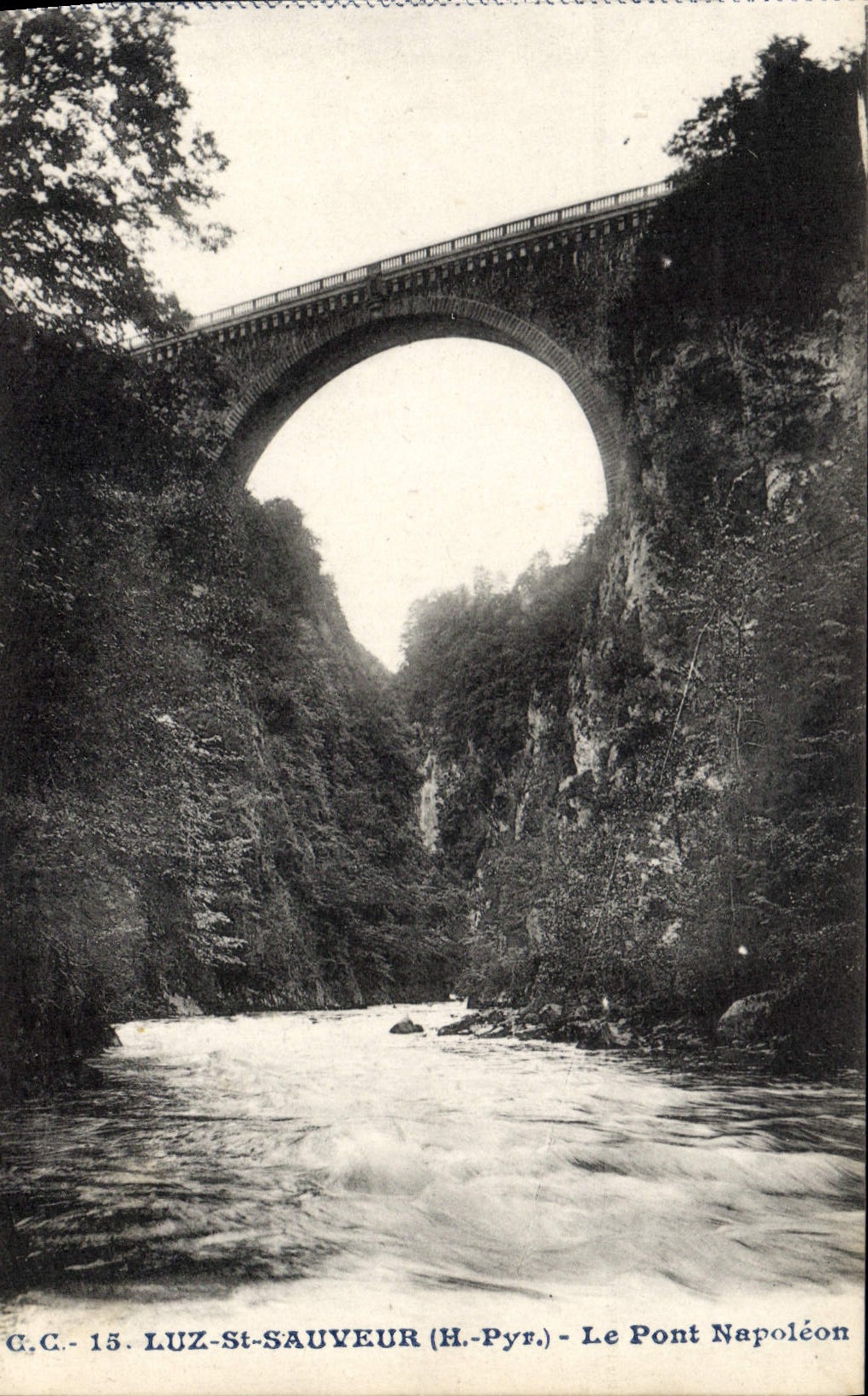 Luz-Saint-Sauveur (H.-Pyr.) — Le Pont Napoléon — C.C. 15