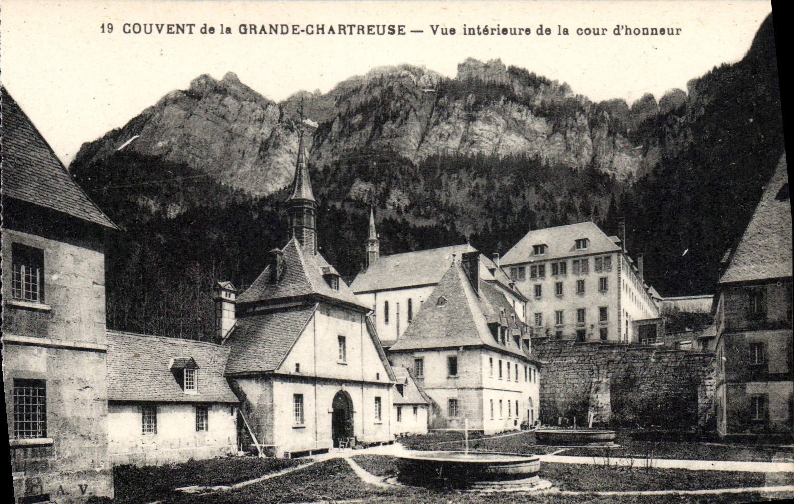 Couvent de la Grande-Chartreuse — Vue intérieure de la cour d'honneur — Éditeur AV