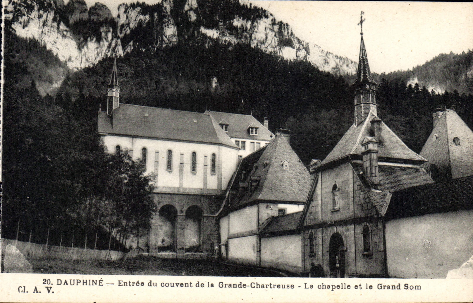 Dauphiné — Entrée du couvent de la Grande-Chartreuse — La chapelle et le Grand Som — Cl. A. V. n°20
