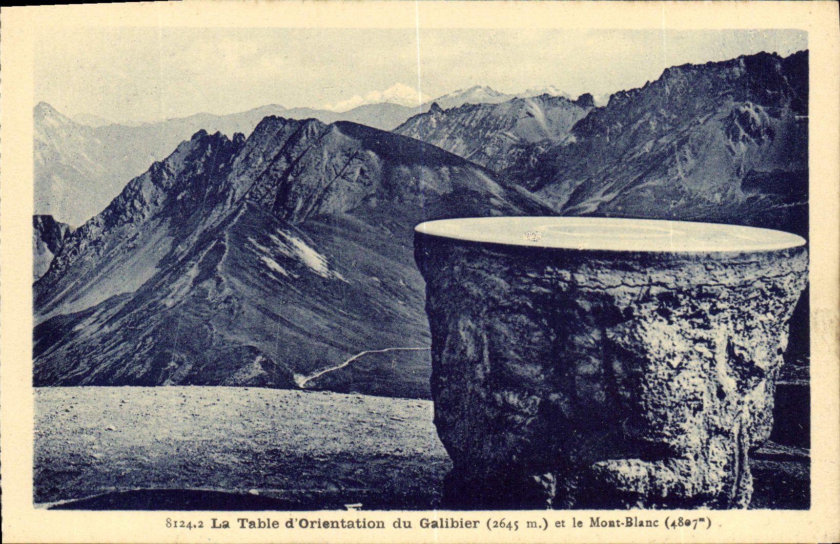 La Table d'Orientaion du Galibier (2645 m.) et le Mont-Blanc (4807 m.) — Mont Galibier — Restaurant du Galibier, Grenoble