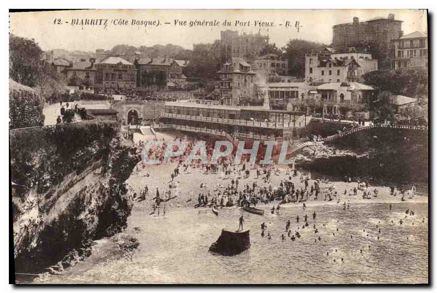 CPA Biarritz Cote Basque vue generale du Port Vieux 