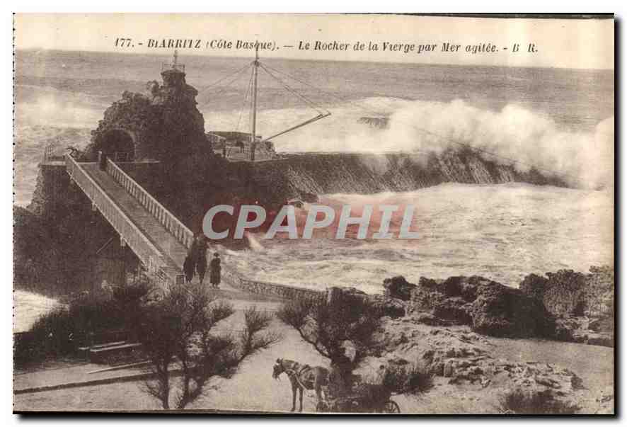 CPA Biarritz Cote Basque le Rocher de la Vierge par Mer Agitee 