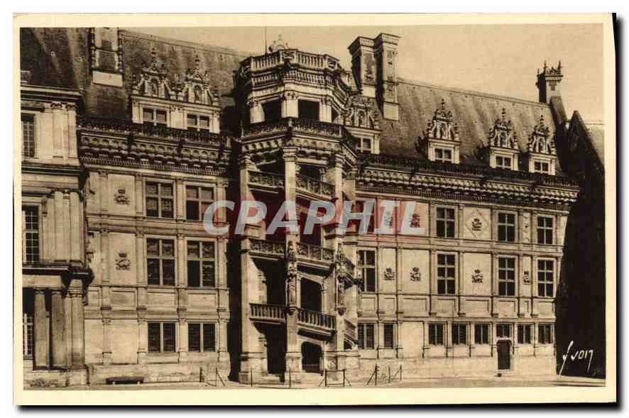 CPA Blois Loir et Cher le chateau Escalier Francois Ier 