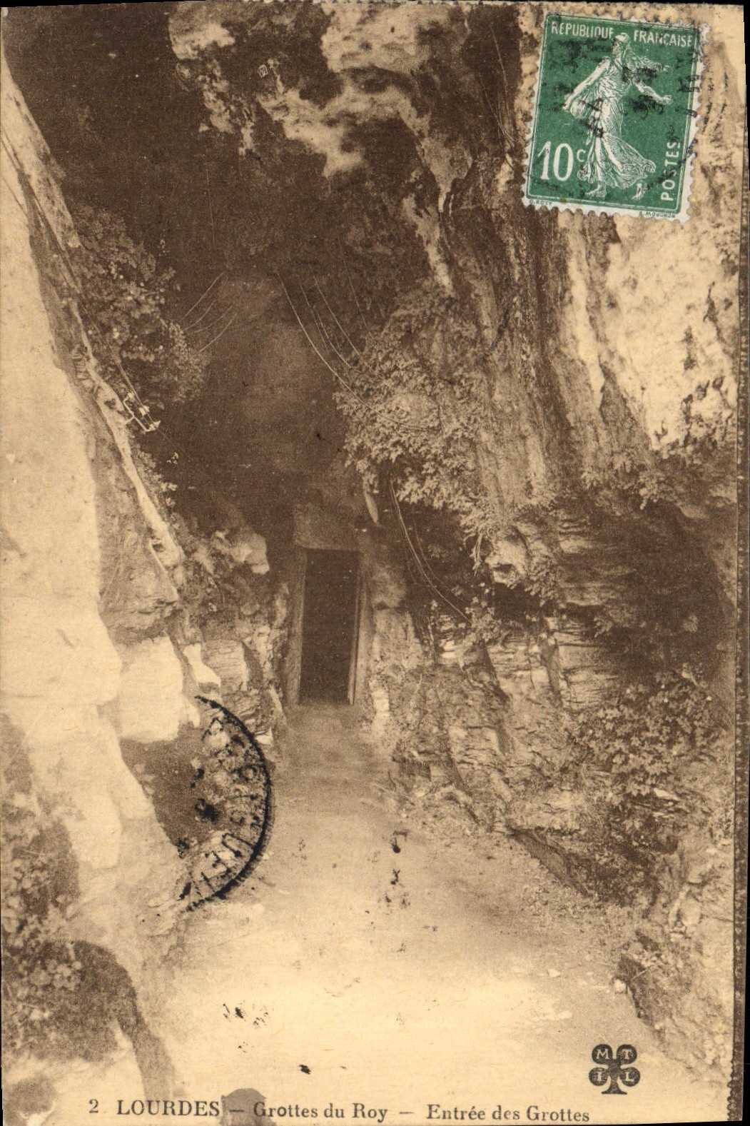 CPA Lourdes Grottes du Roy Entree des Grottes 
