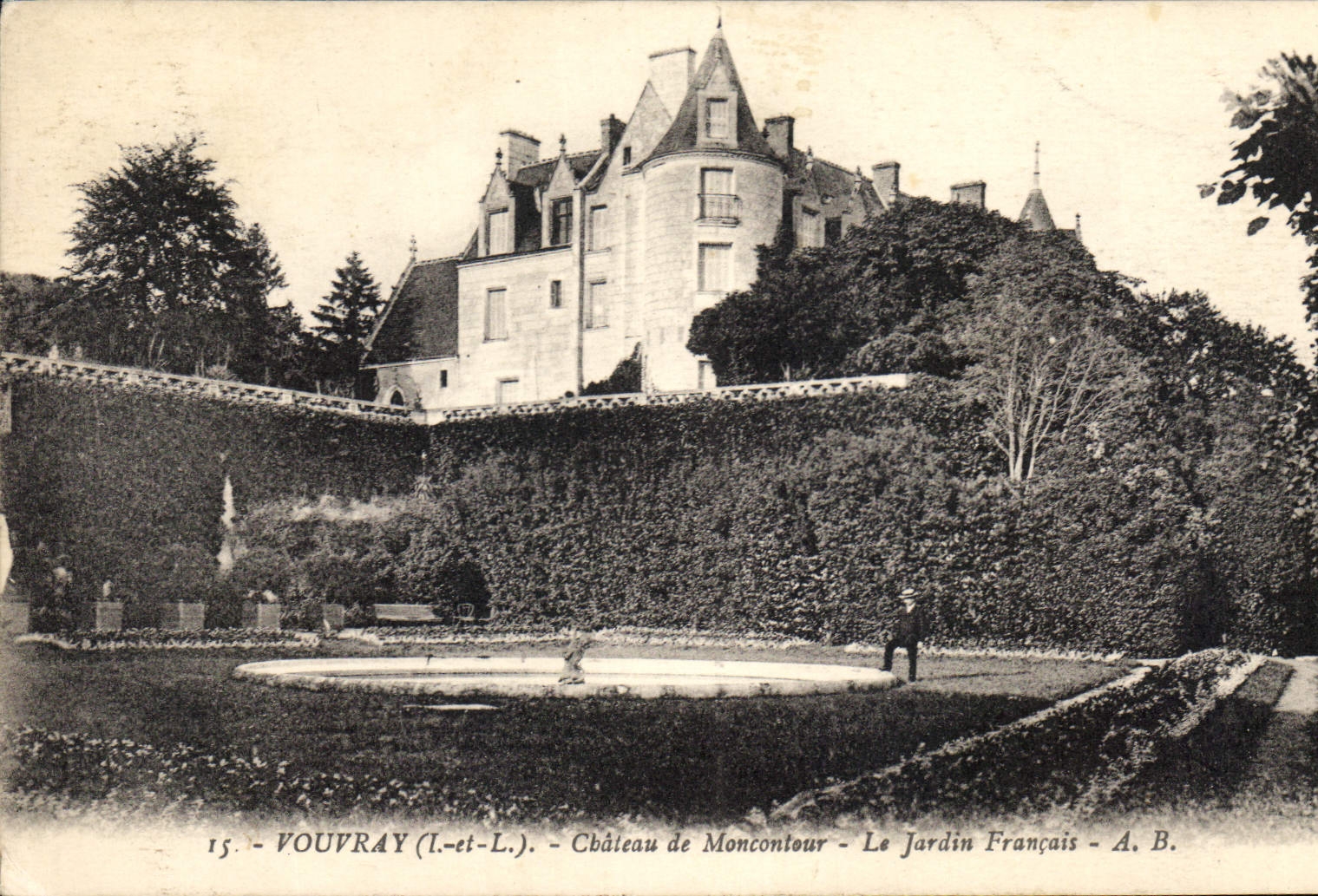CPA Vouvray I et L Chateau de Moncontour Le Jardin Francais 