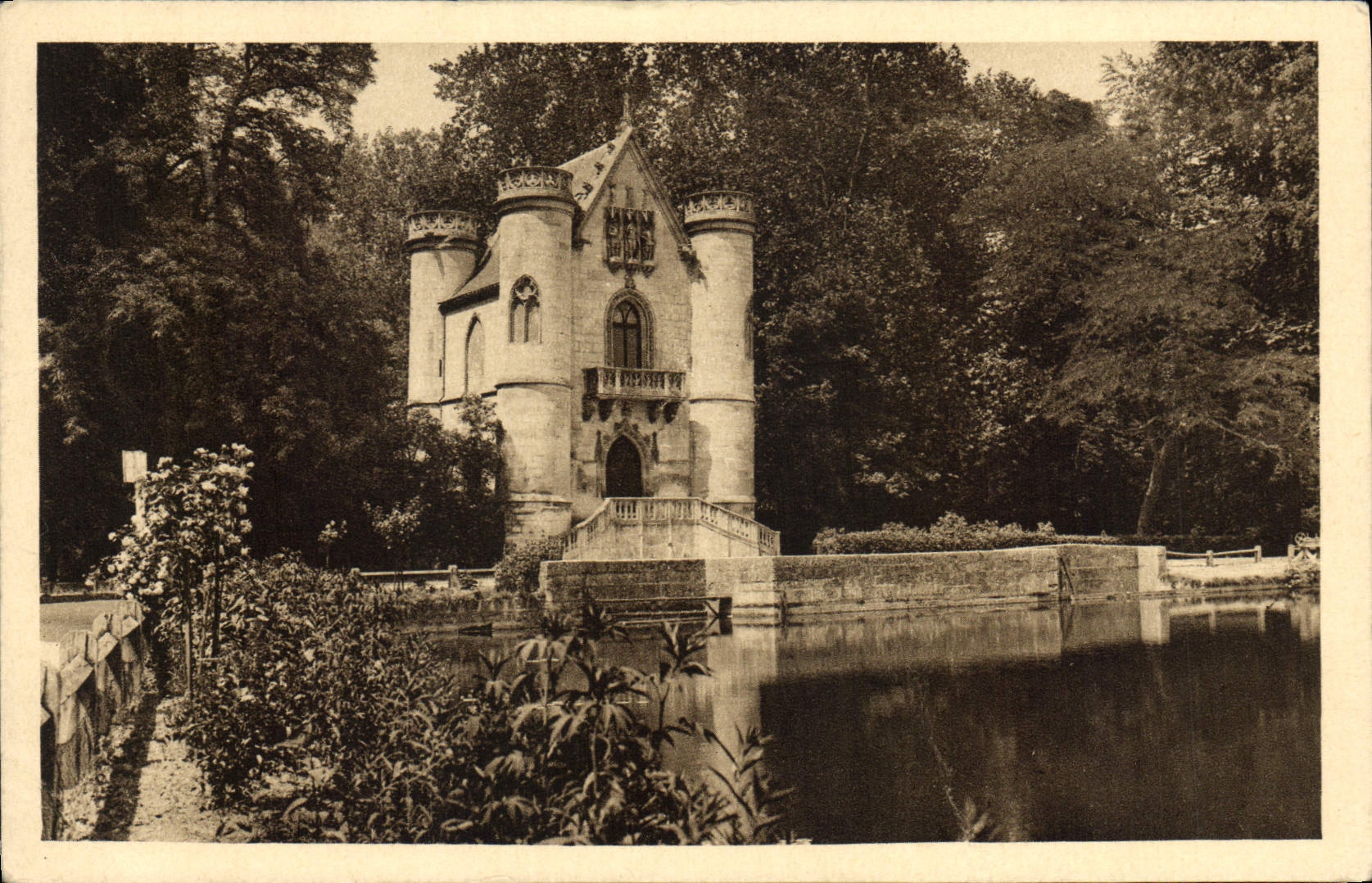 Chantilly-Coye — Le Pavillon de la Reine Blanche — CPAPHIL