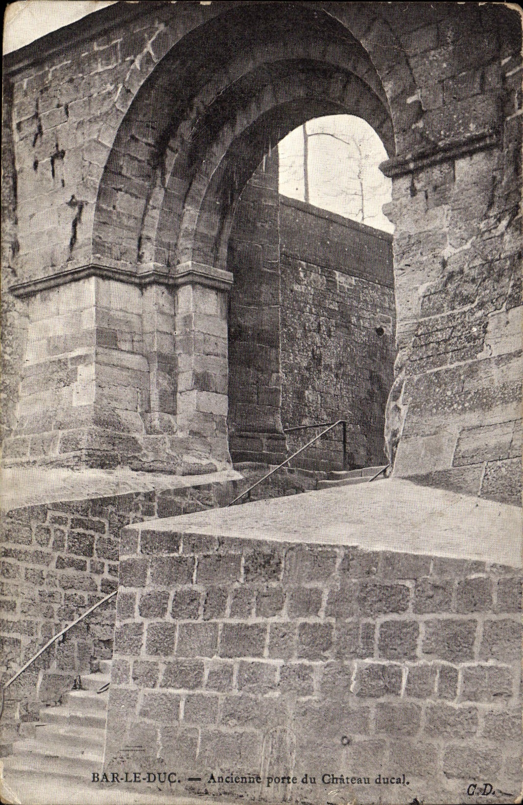 CPA Bar le Duc Ancienne porte du Chateau ducal 