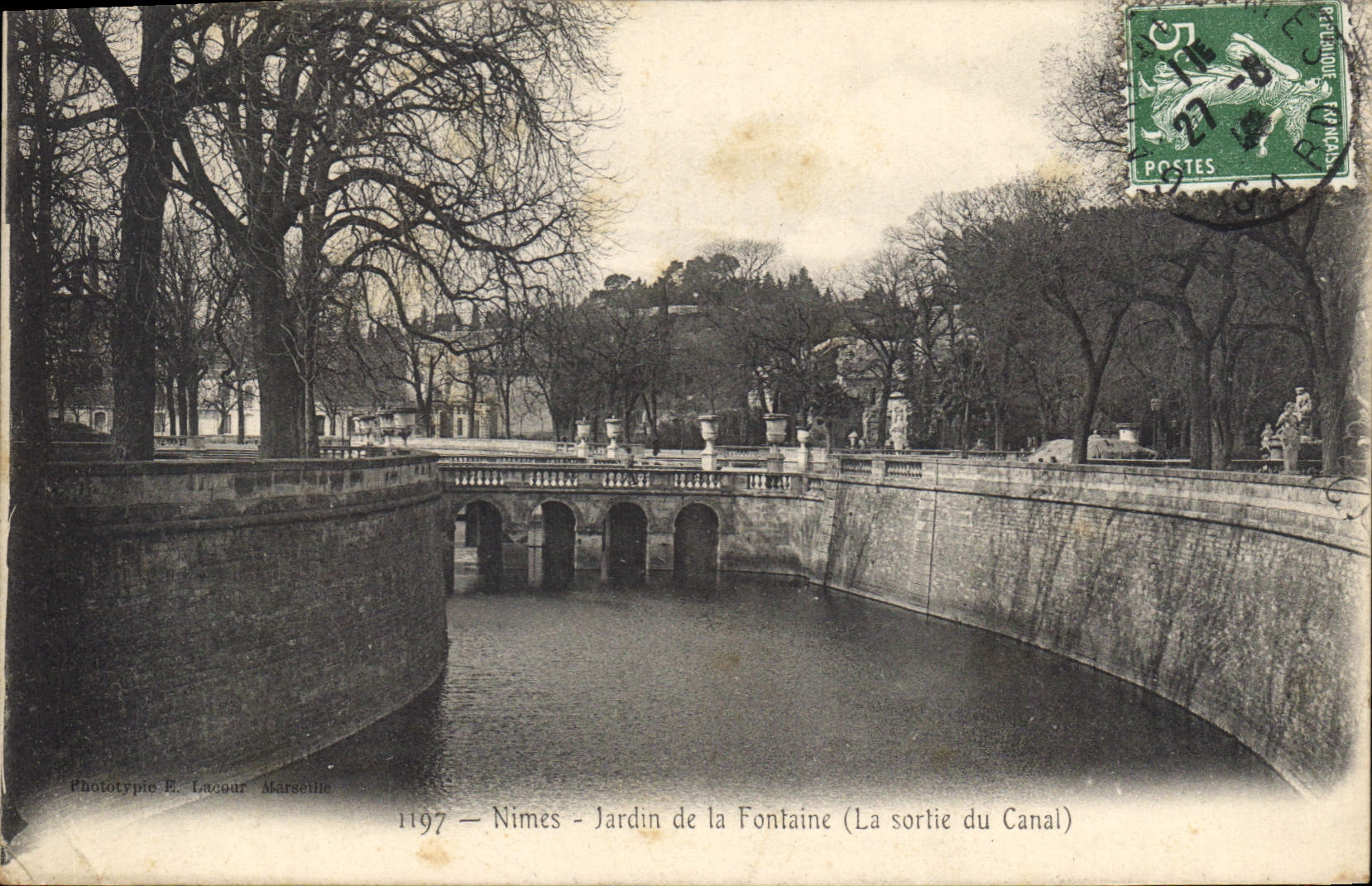 Nîmes - Jardin de la Fontaine (La sortie du Canal) — Phototypie E. Lazour Marseille, n° 1197