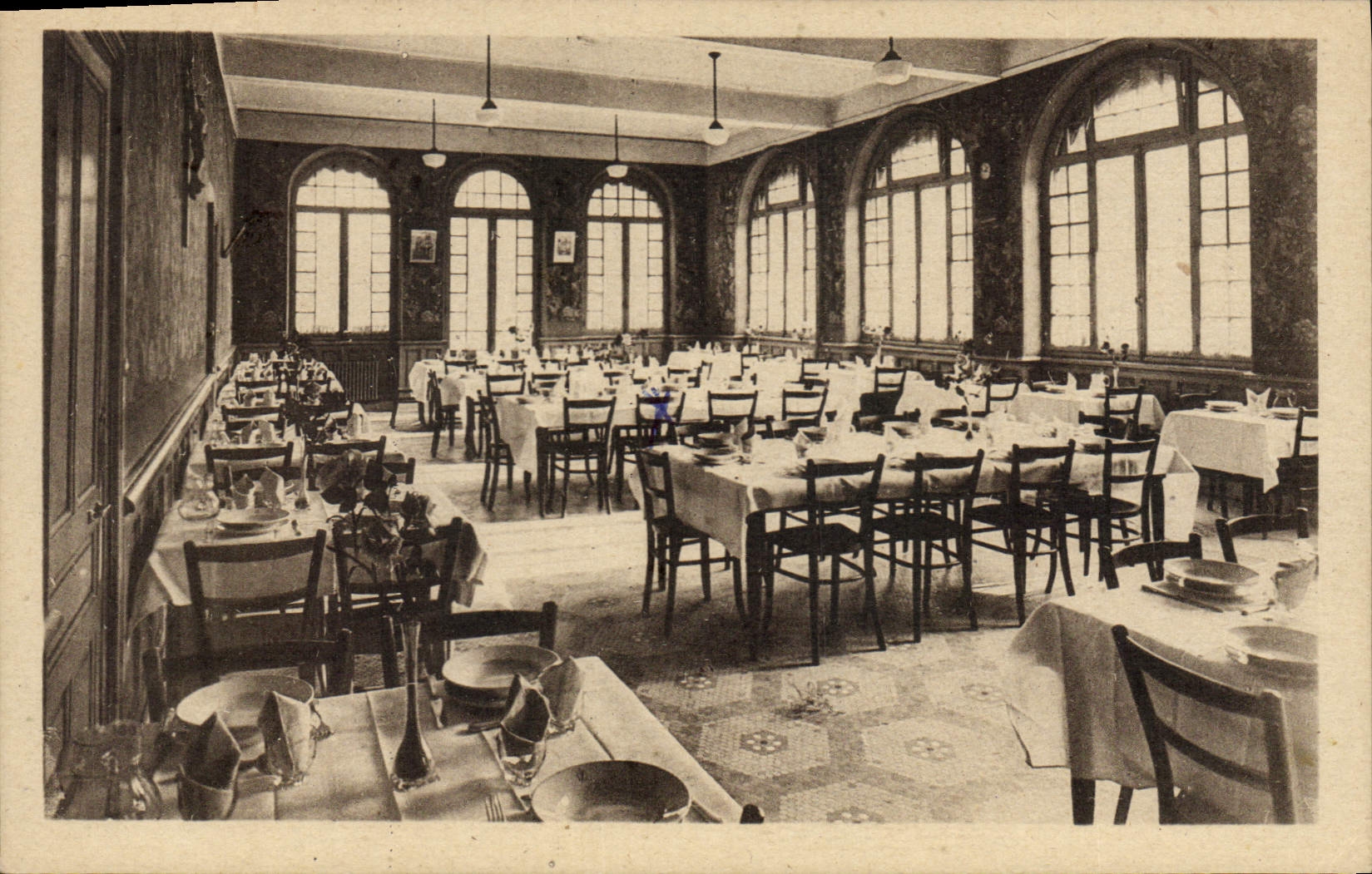 CPA Ste Jeanne d'Arc Royat P de D La Salle a Manger 