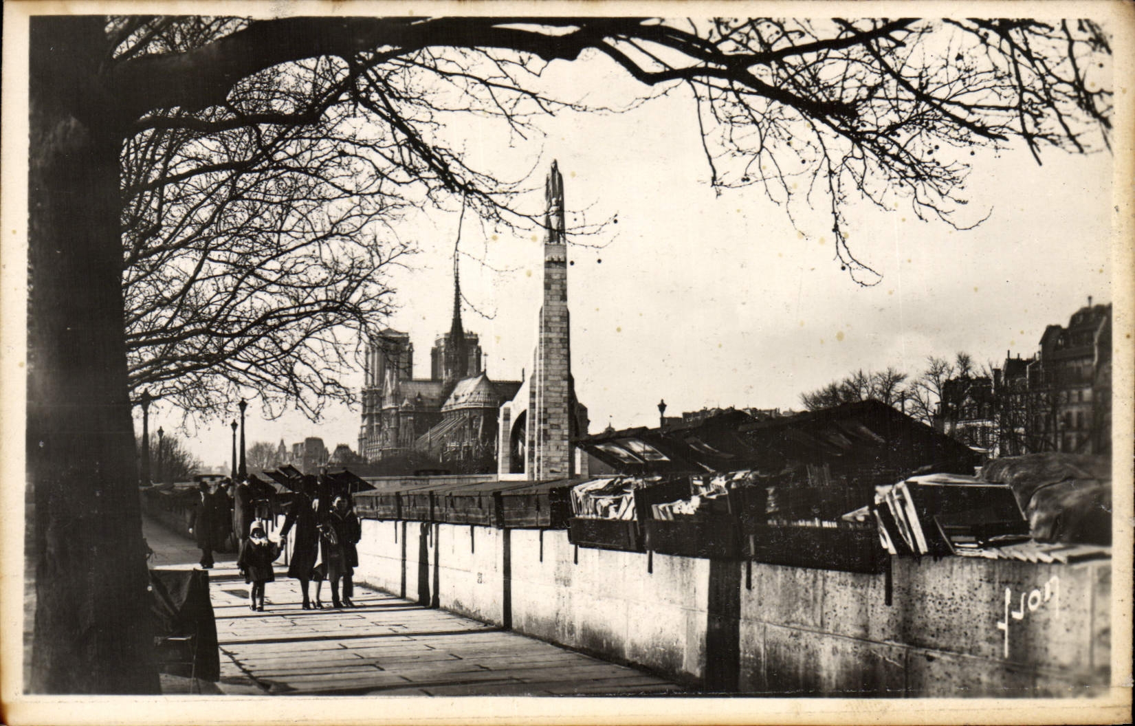 CPA Paris en flanant Quai de la Tournelle 