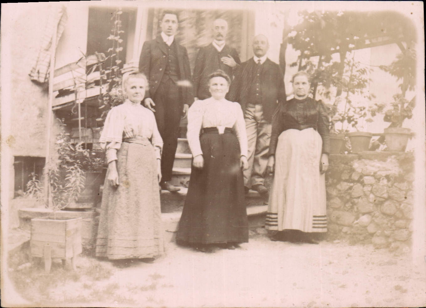 Groupe familial ou amical — extérieur — CPAPHIL n° 1038