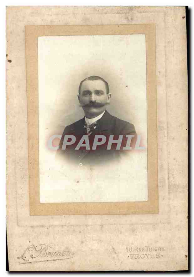Portrait d'homme à moustache — studio L. Brunet — 10 Rue Tuiers, Troyes