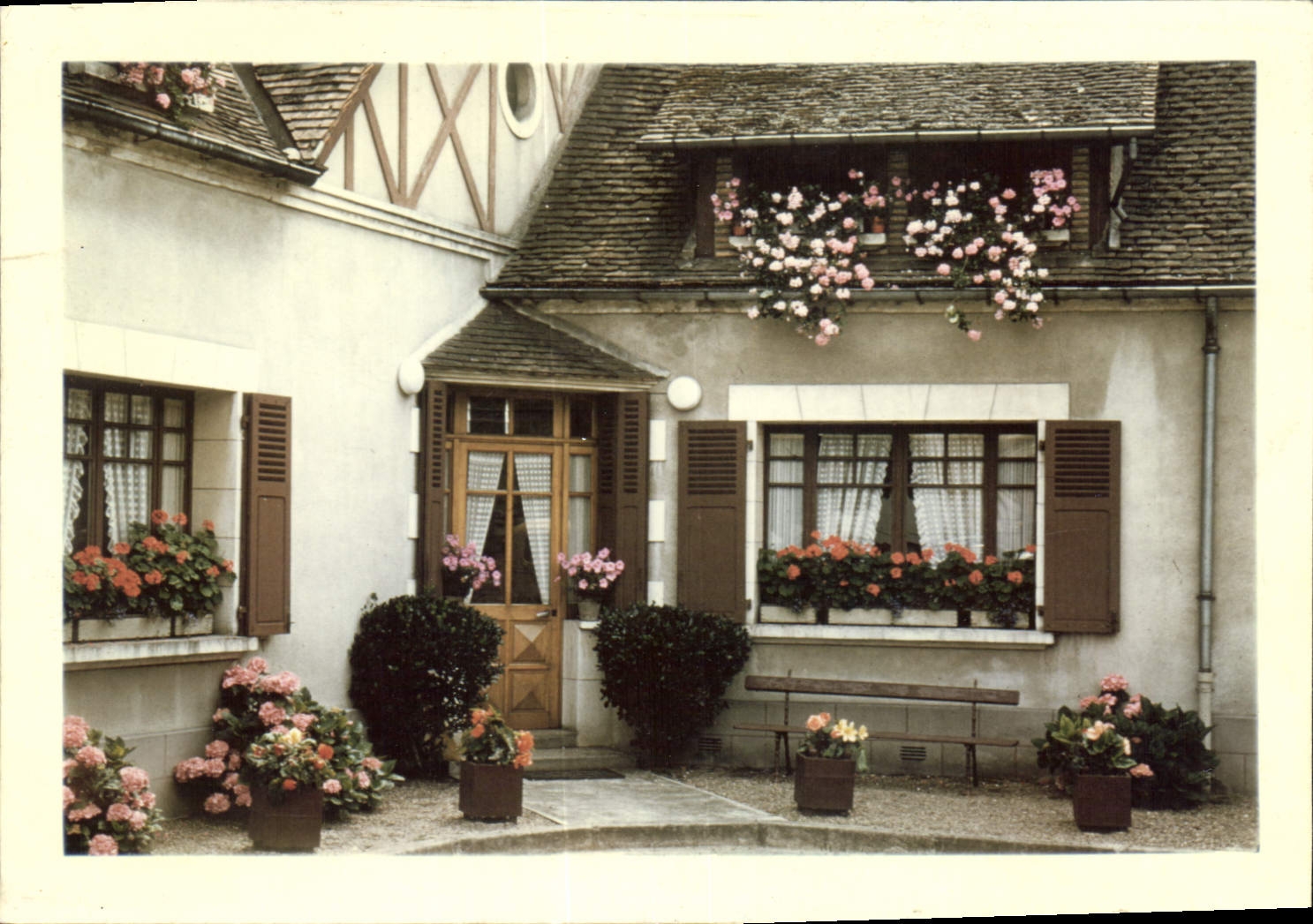 Maison fleurie à Sainte-Adresse — éditeur CPAPHIL, n° de série A