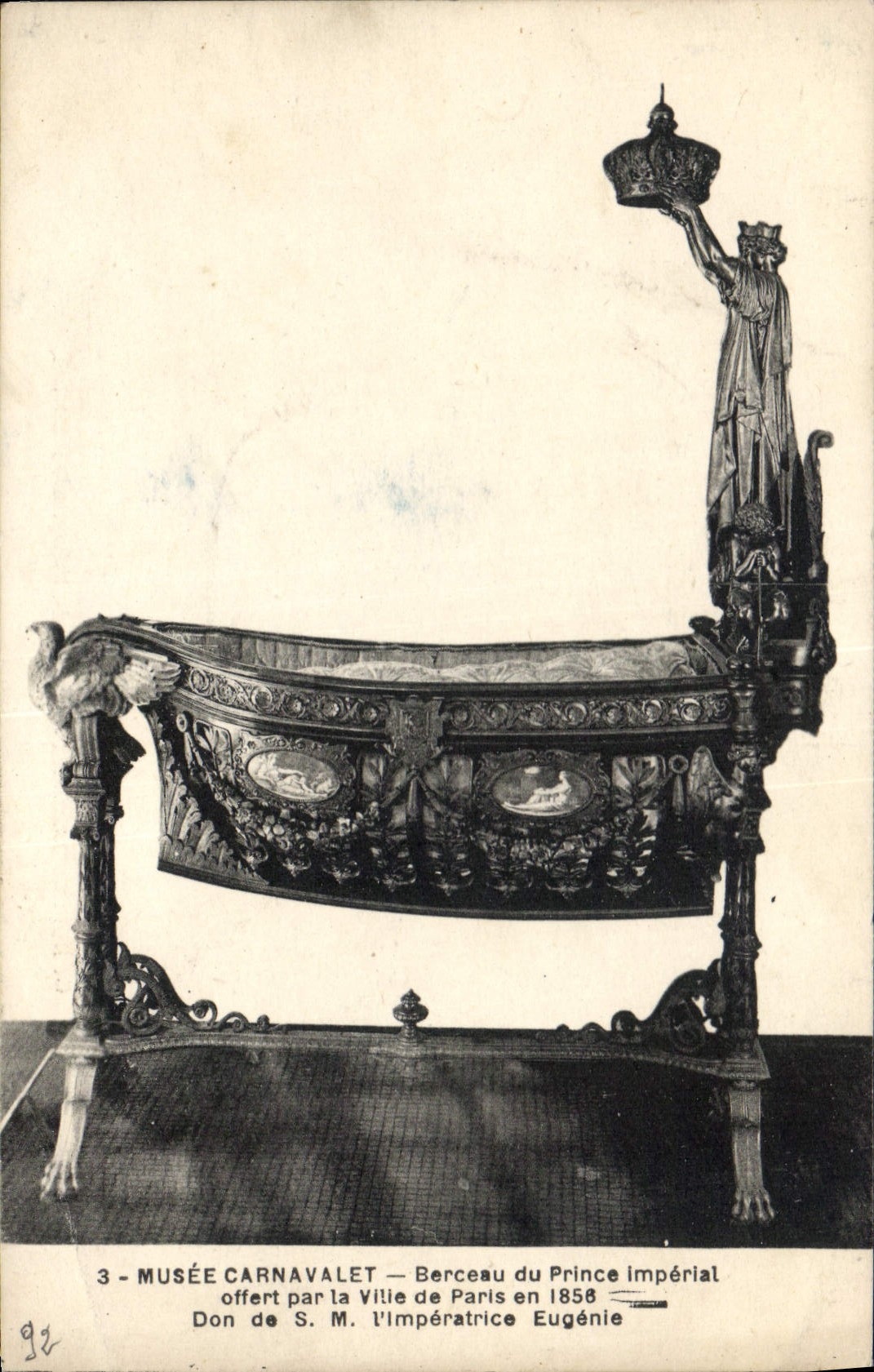 CPA Musee Carnavalet Berceau du Prince Imperial offert par la Ville Paris l'Imperatrice Eugenie 