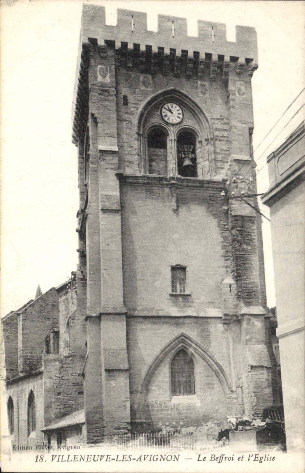CPA Villeneuve Les Avignon Le Beeffroi et l'Eglise 