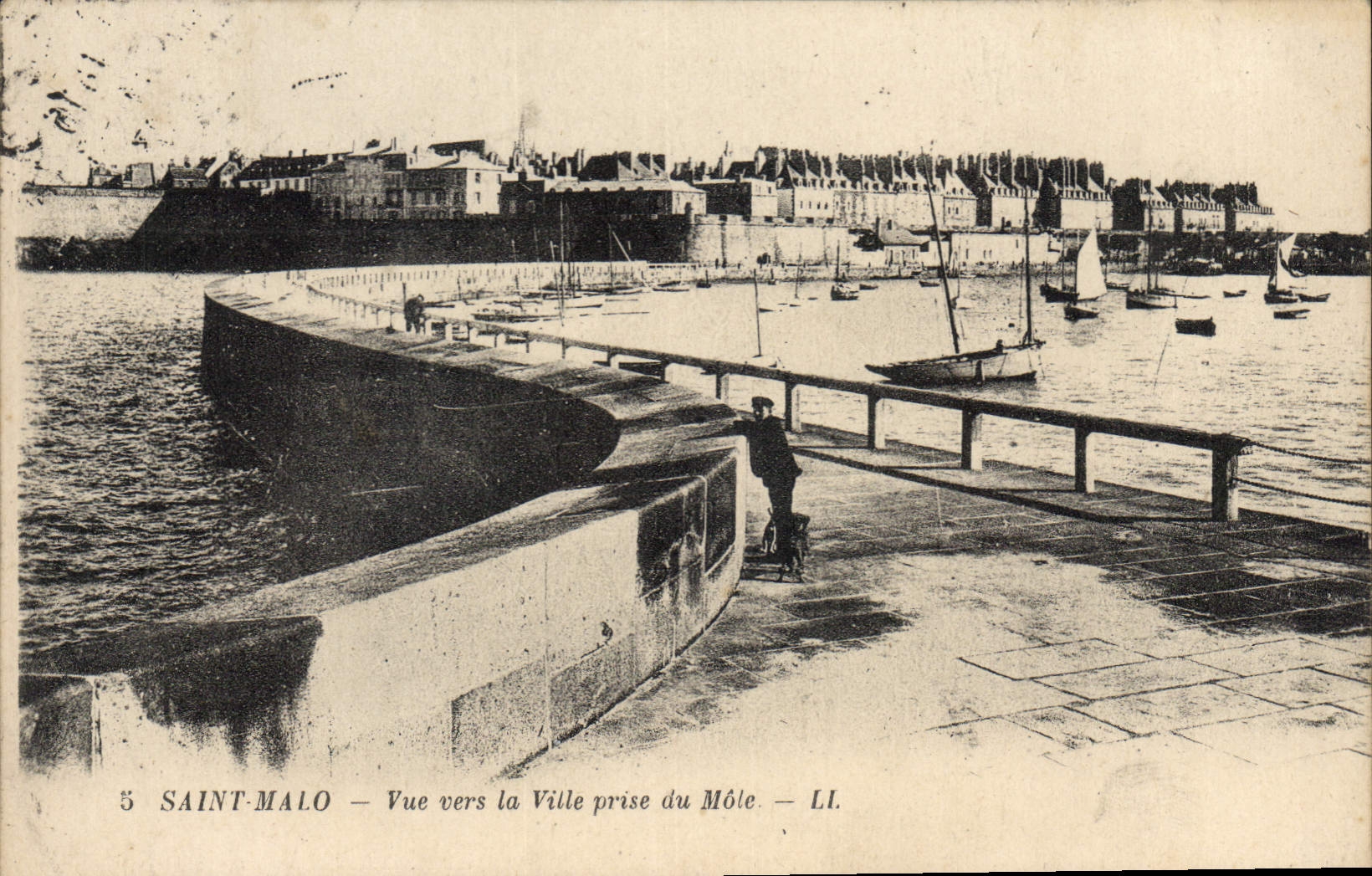 Saint-Malo — Vue vers la Ville prise du Môle — LL.