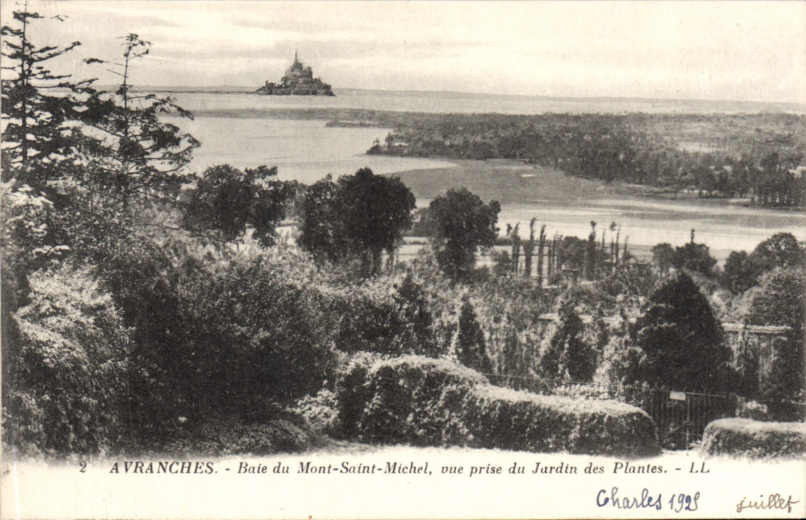CPA A Vranches Baie du Mont Saint Michel vue prise du Jardin des Plantes 