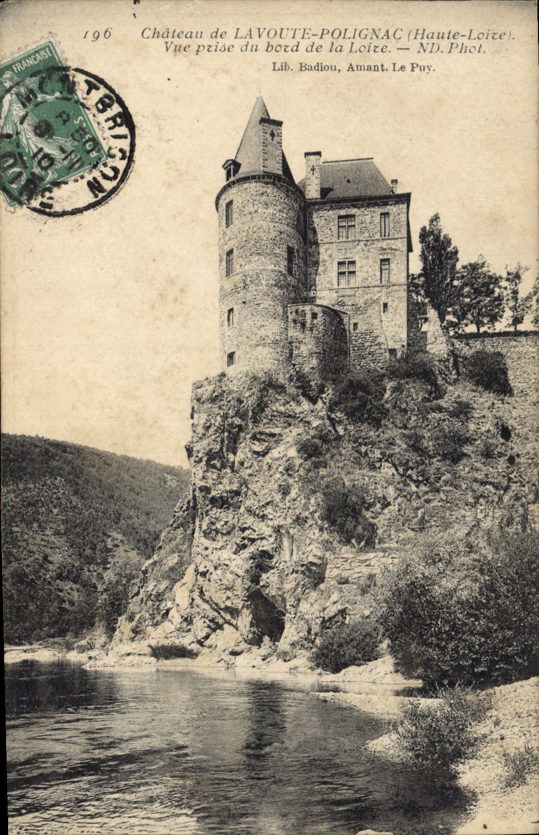 CPA Chateau de Lavoute Polignac Haute Loire Vue prise du bord de la Loite 