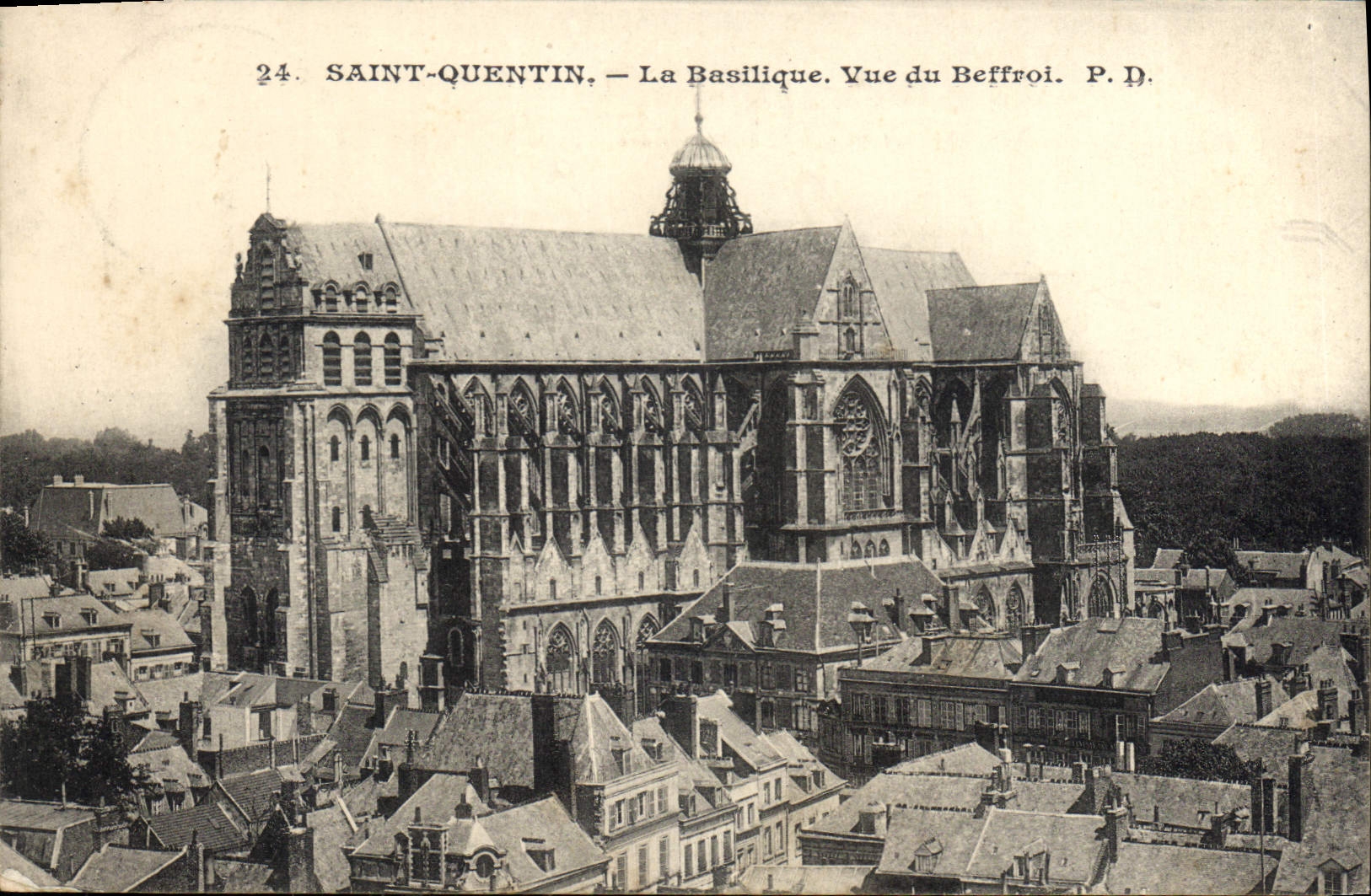 Saint-Quentin — La Basilique. Vue du Beffroi. P.D. — n°24