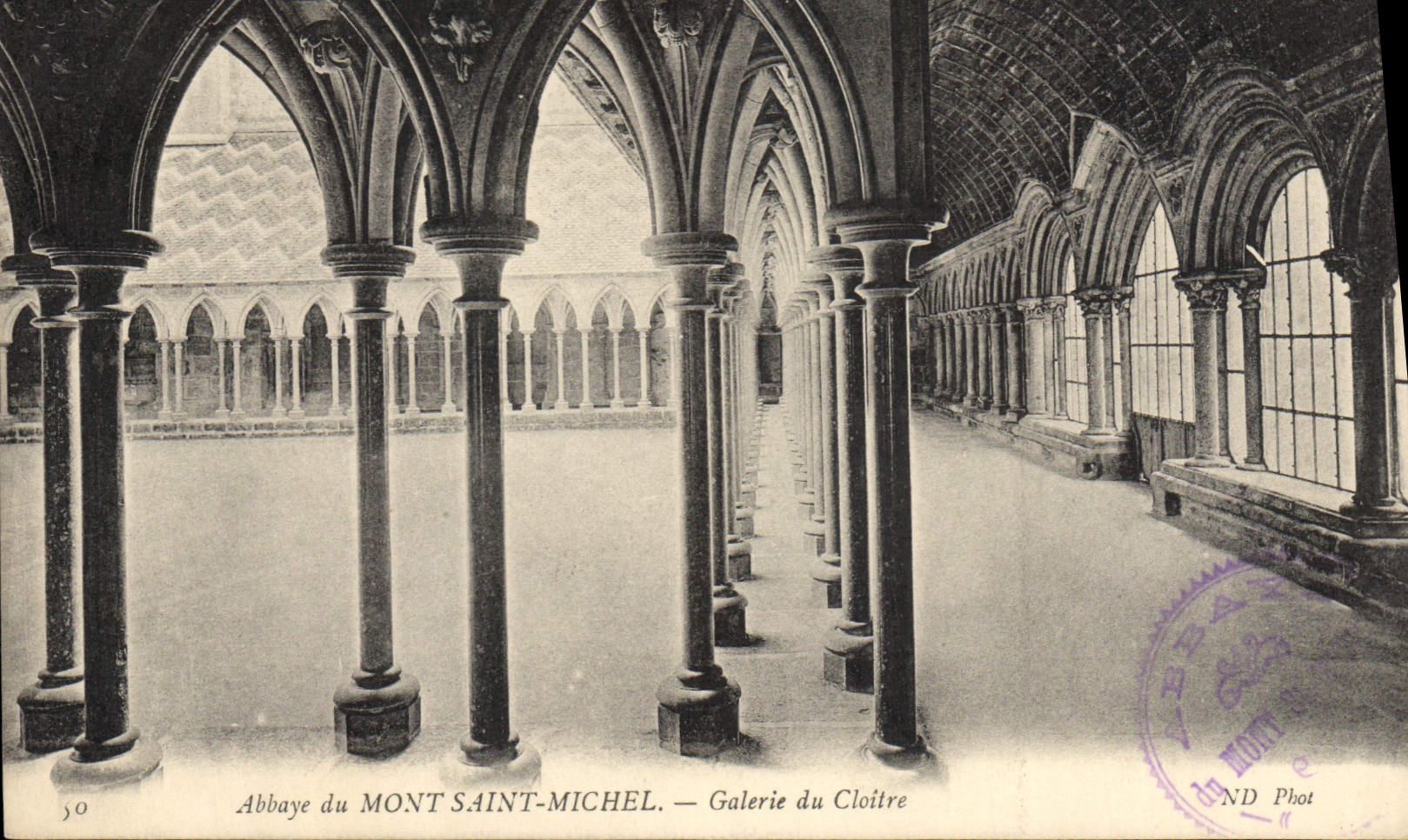CPA Abbaye du Mont Saint Michel Galerie du Cloitre 