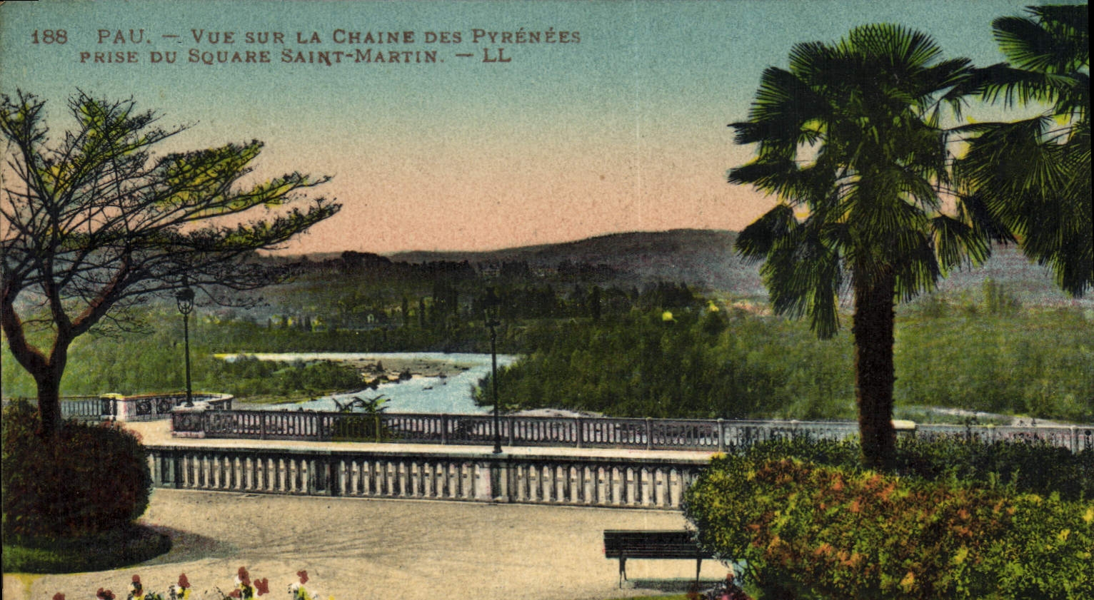 Pau — Vue sur la Chaîne des Pyrénées — prise du Square Saint-Martin — LL