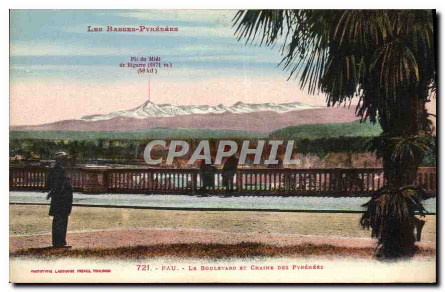 CPA Pau Le Boulevard et Chaine des Pyrenees 
