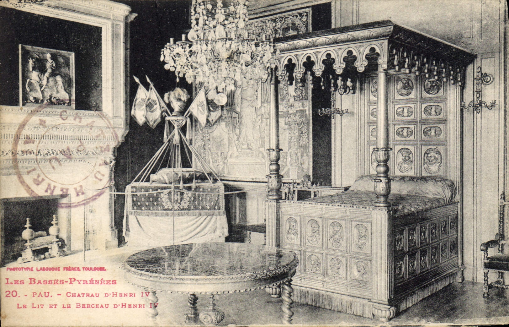 Pau - Château d'Henri IV - Le Lit et le Berceau d'Henri IV — Phototypie Labouche Frères, Toulouse, n°20