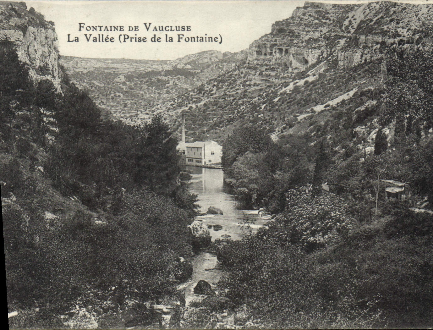 CPA Fontaine de Vaucluse La Vallee Prise de la Fontaine 