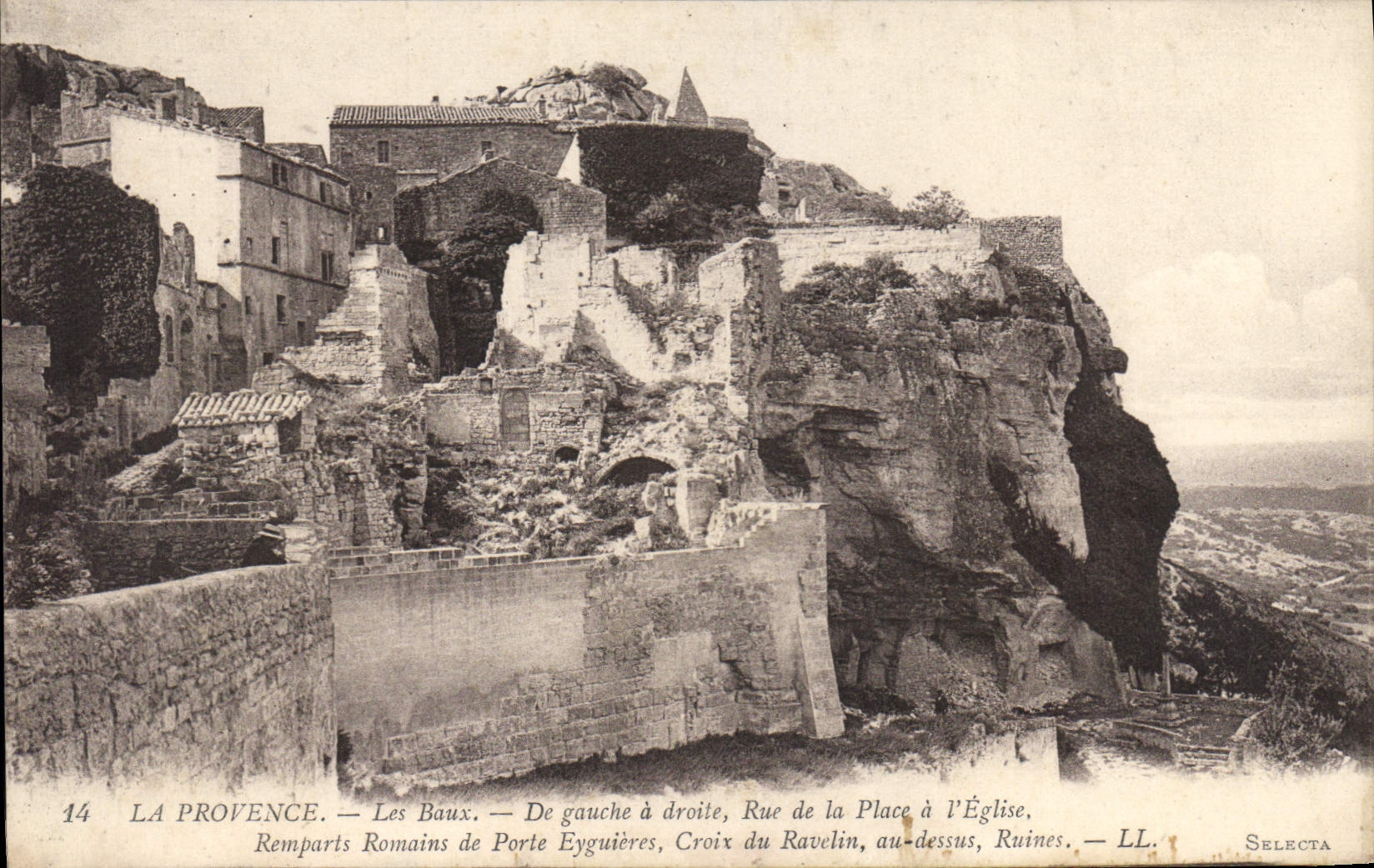 Les Baux — Remparts Romains, Porte Eyguières, Croix du Ravelin, Ruines — Selecta