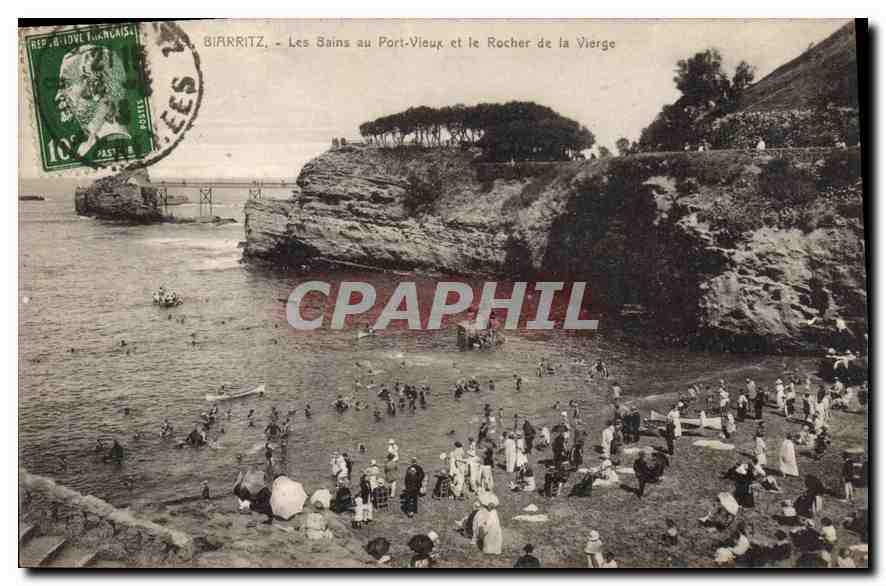 CPA Biarritz Les Bains au Port Vieux et le Rocher de la Vierge 