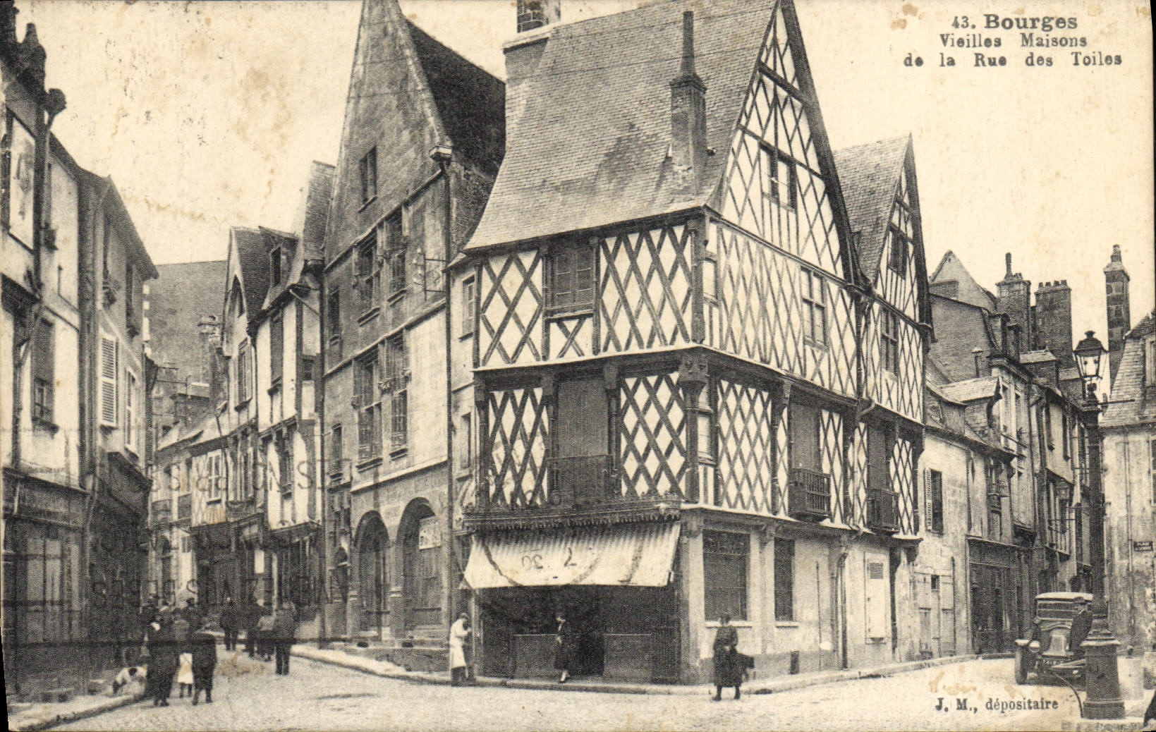 CPA Bourges Vieilles Maisons de la Rue des Toiles 